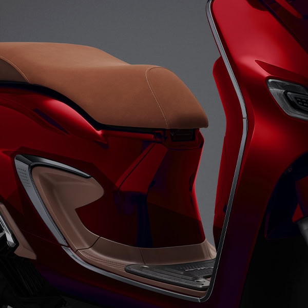 Garnish Center Side Body Black Chrome Honda Stylo 160